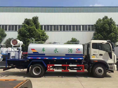 城市道路的“清道夫”——灑水車的日常巡禮