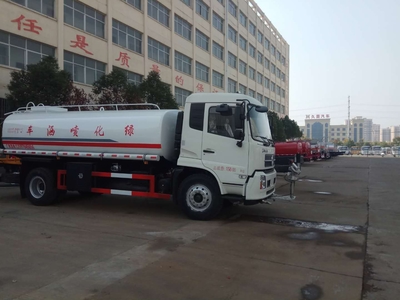 東風天錦多功能灑水車 城市綠化與道路清潔的得力干將